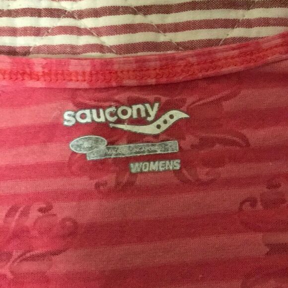 🌻 Saucony Pink work out exercise top - Picture 5 of 6